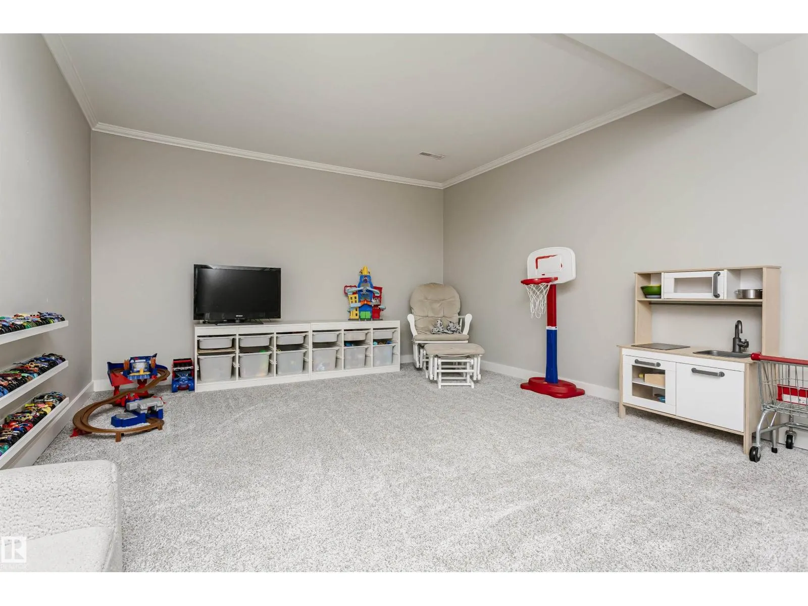 18331 68 AV NW
