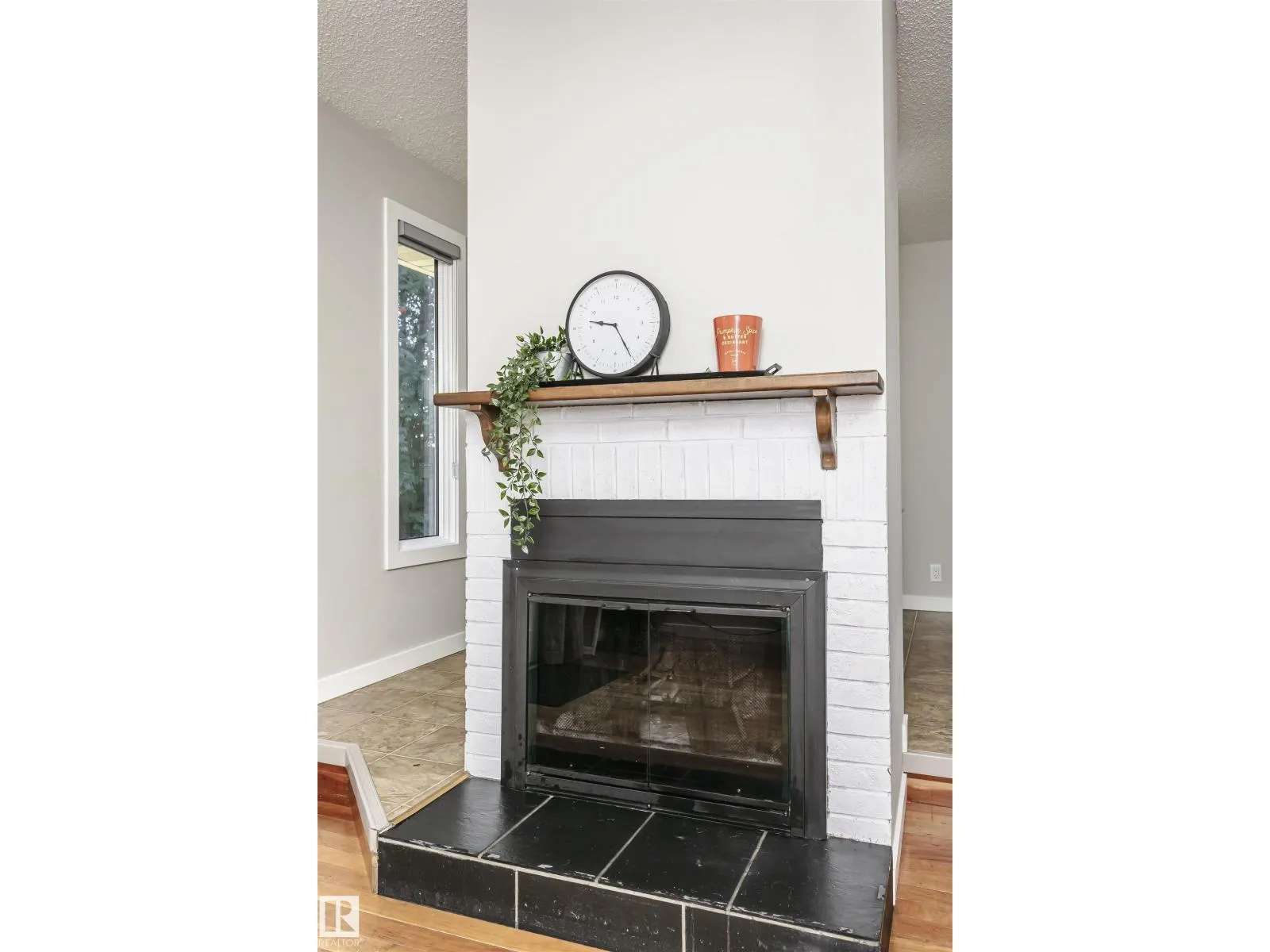 18331 68 AV NW