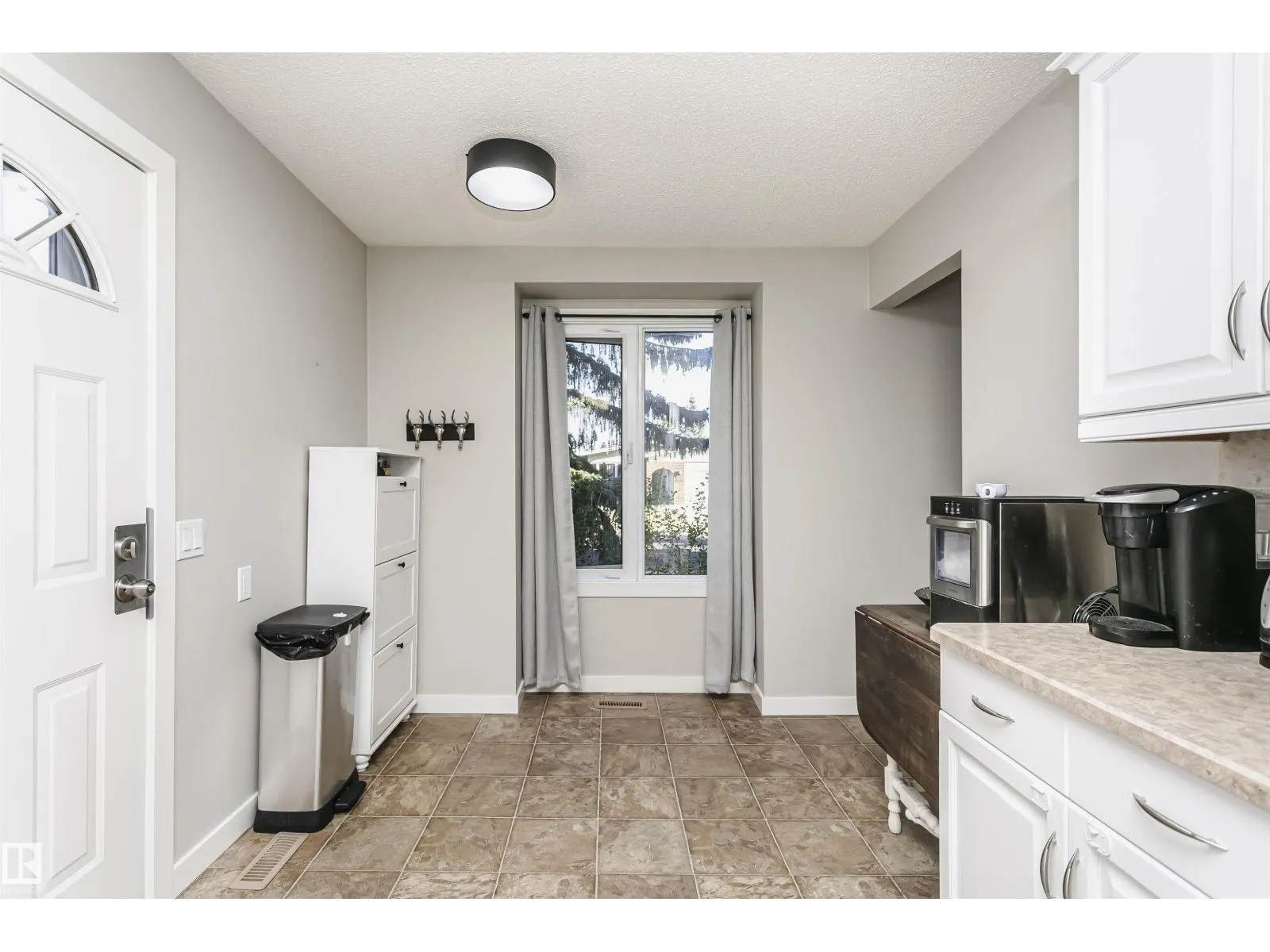 18331 68 AV NW