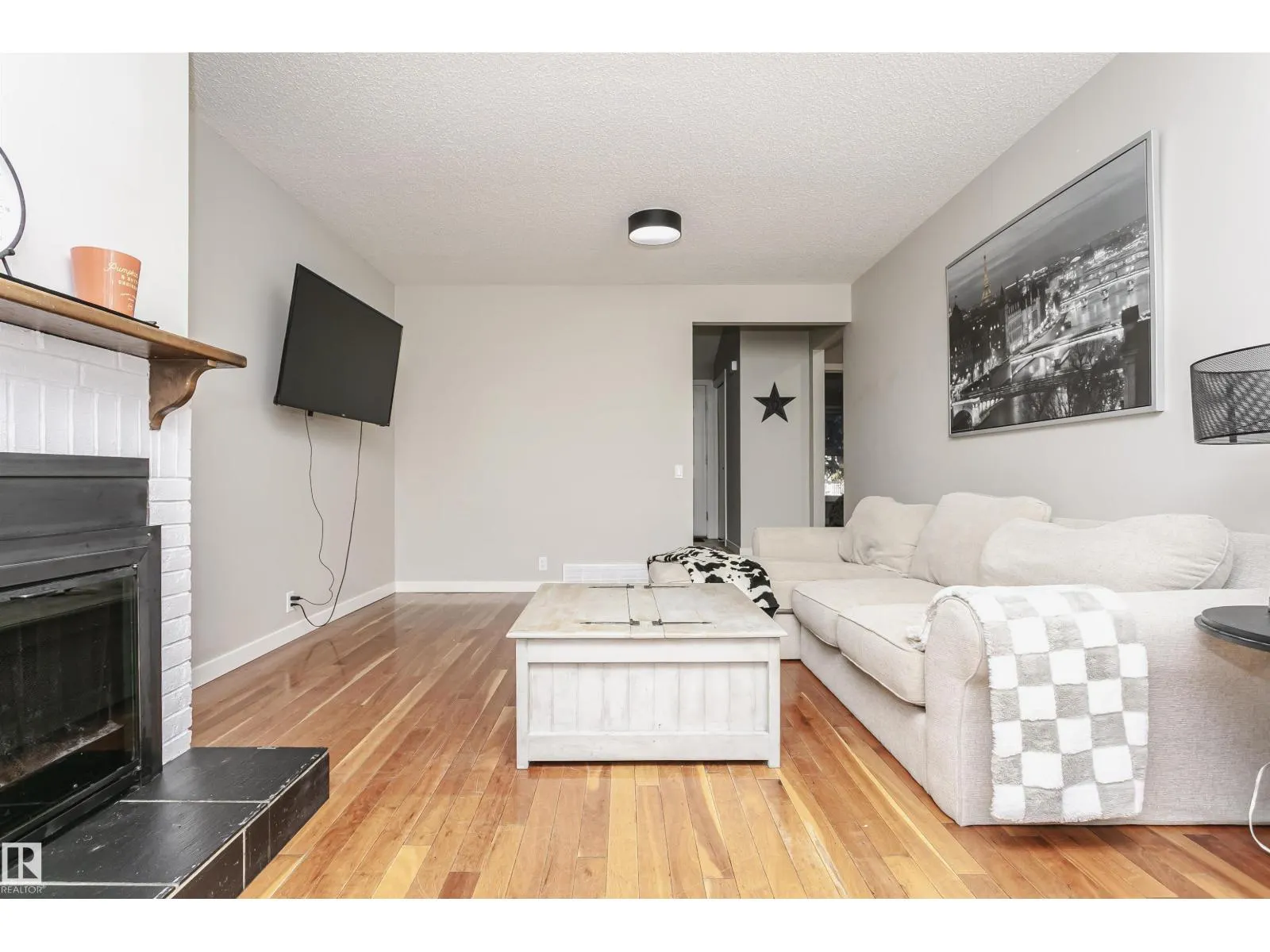18331 68 AV NW