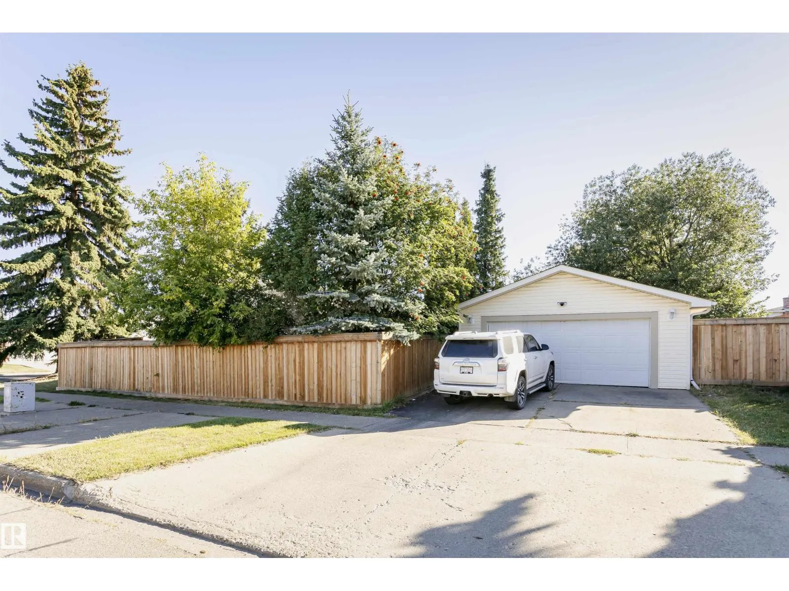 18331 68 AV NW