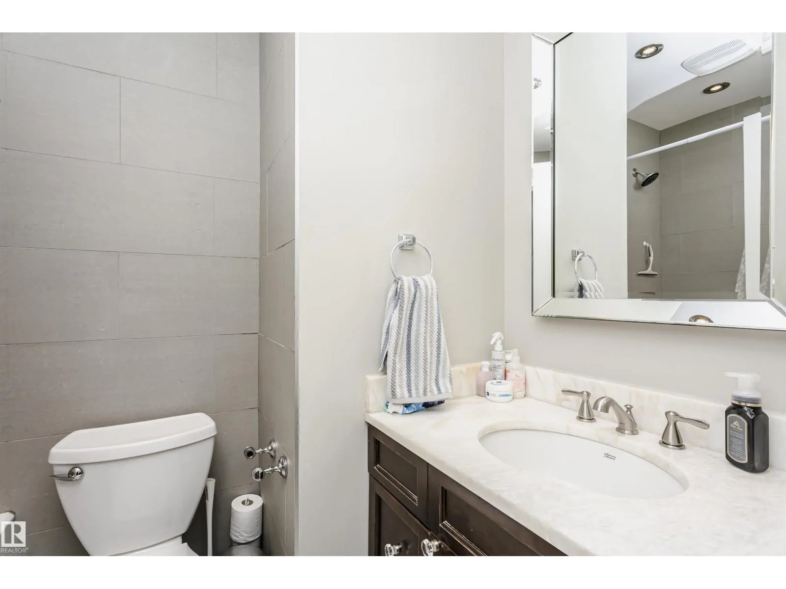 18331 68 AV NW