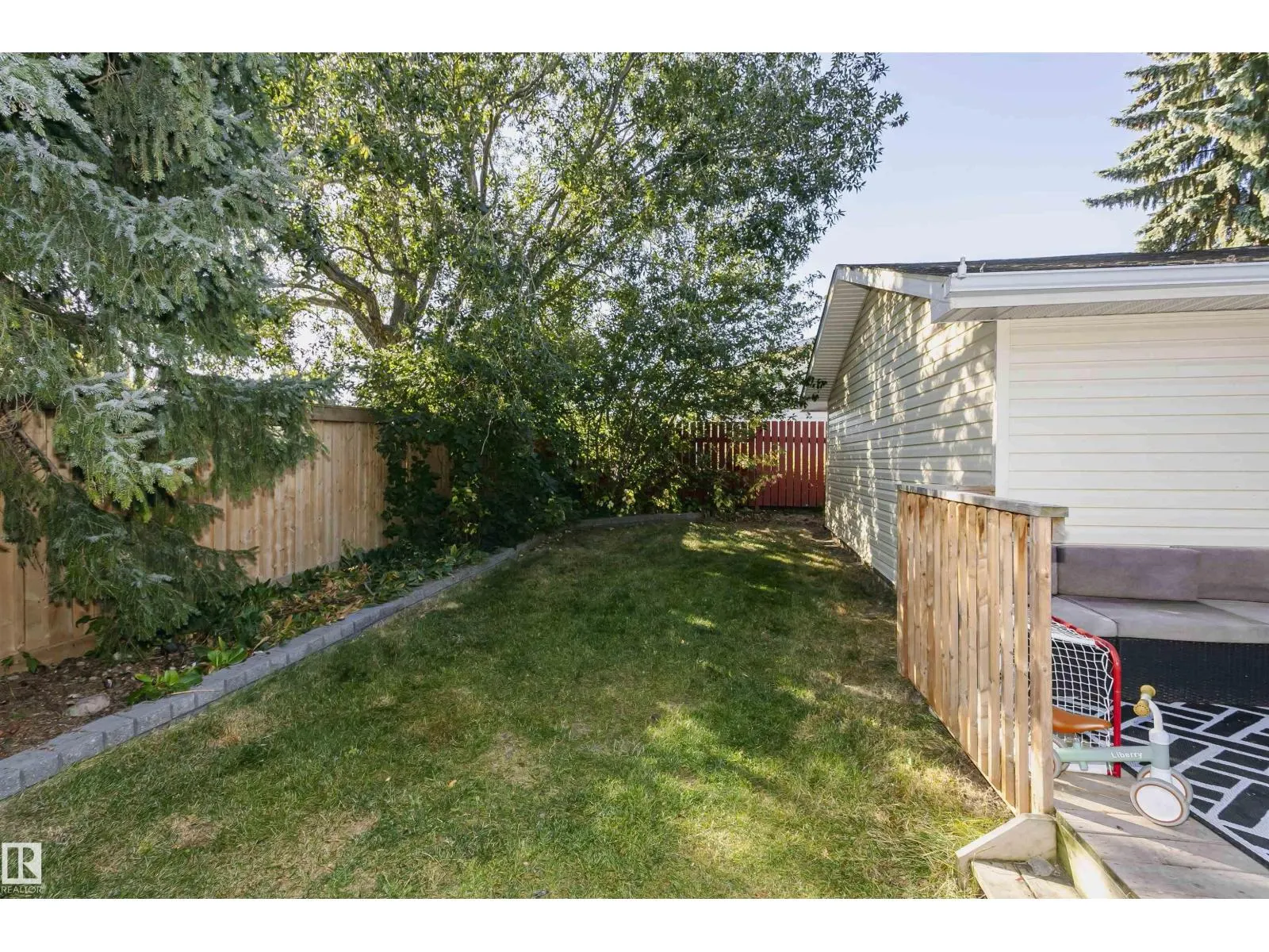 18331 68 AV NW