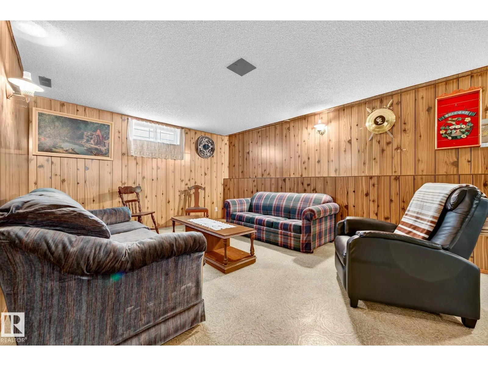 15211 95 ST NW