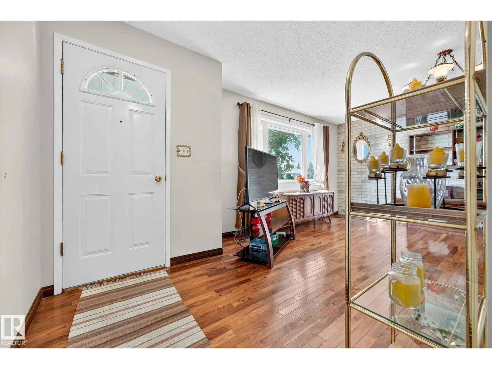 15211 95 ST NW