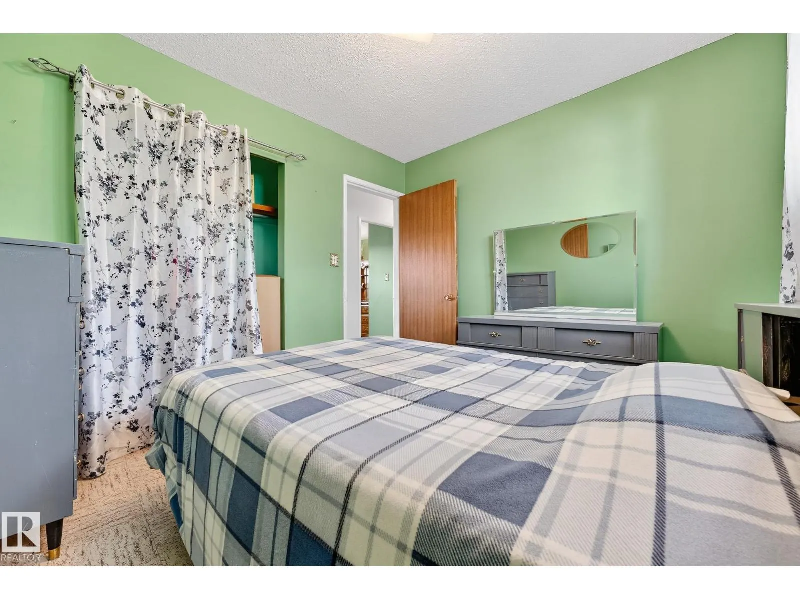 15211 95 ST NW
