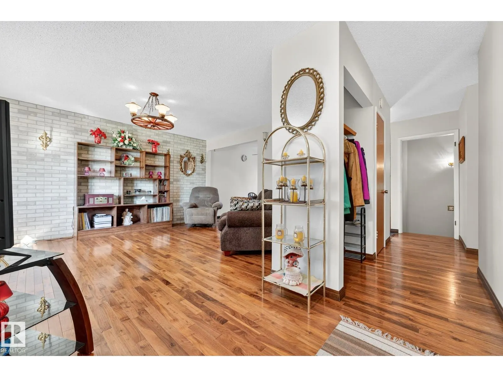 15211 95 ST NW