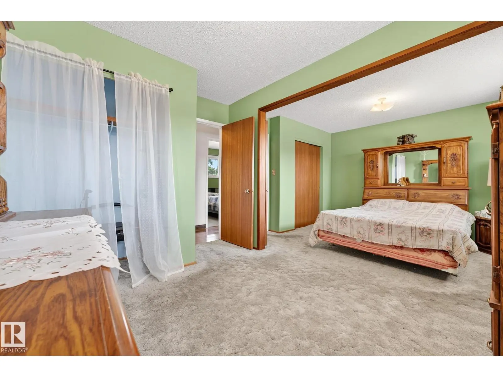 15211 95 ST NW