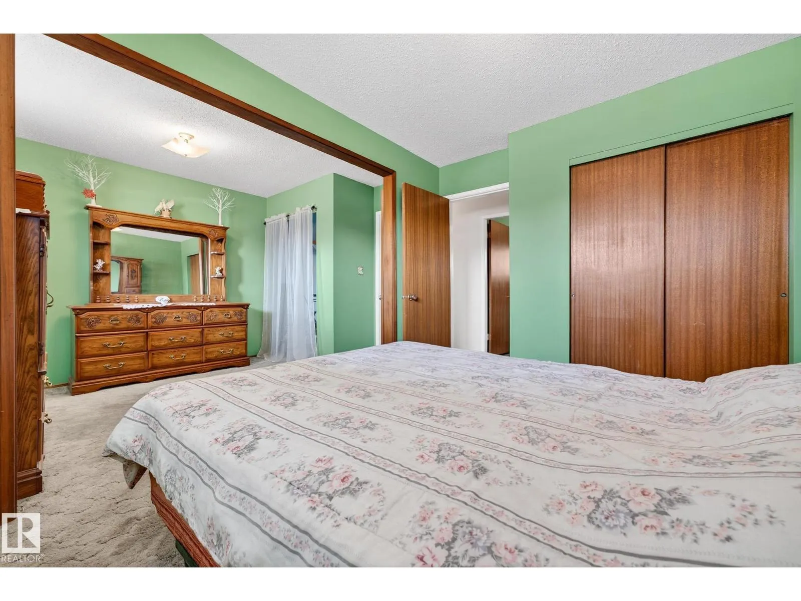 15211 95 ST NW