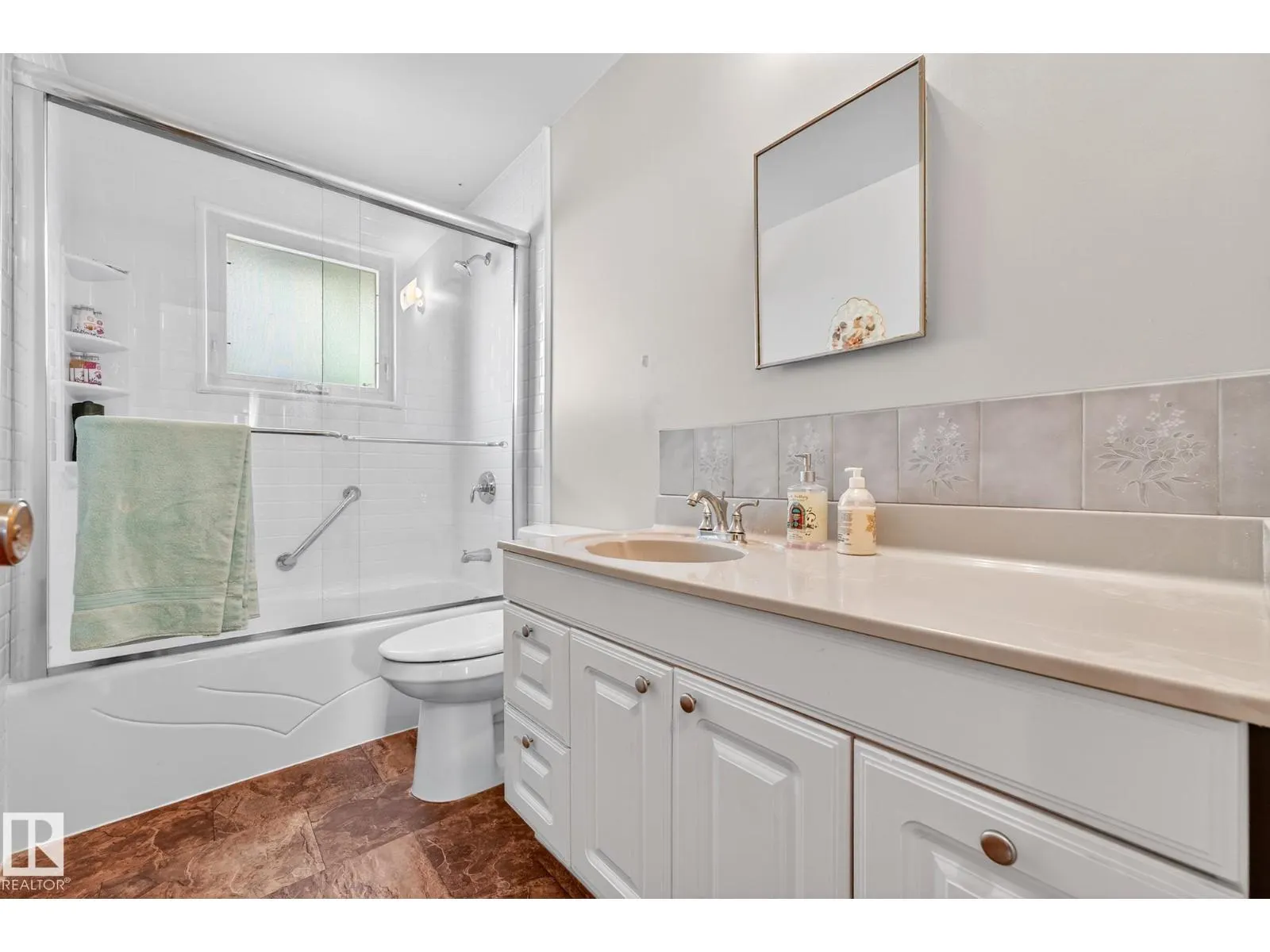 15211 95 ST NW