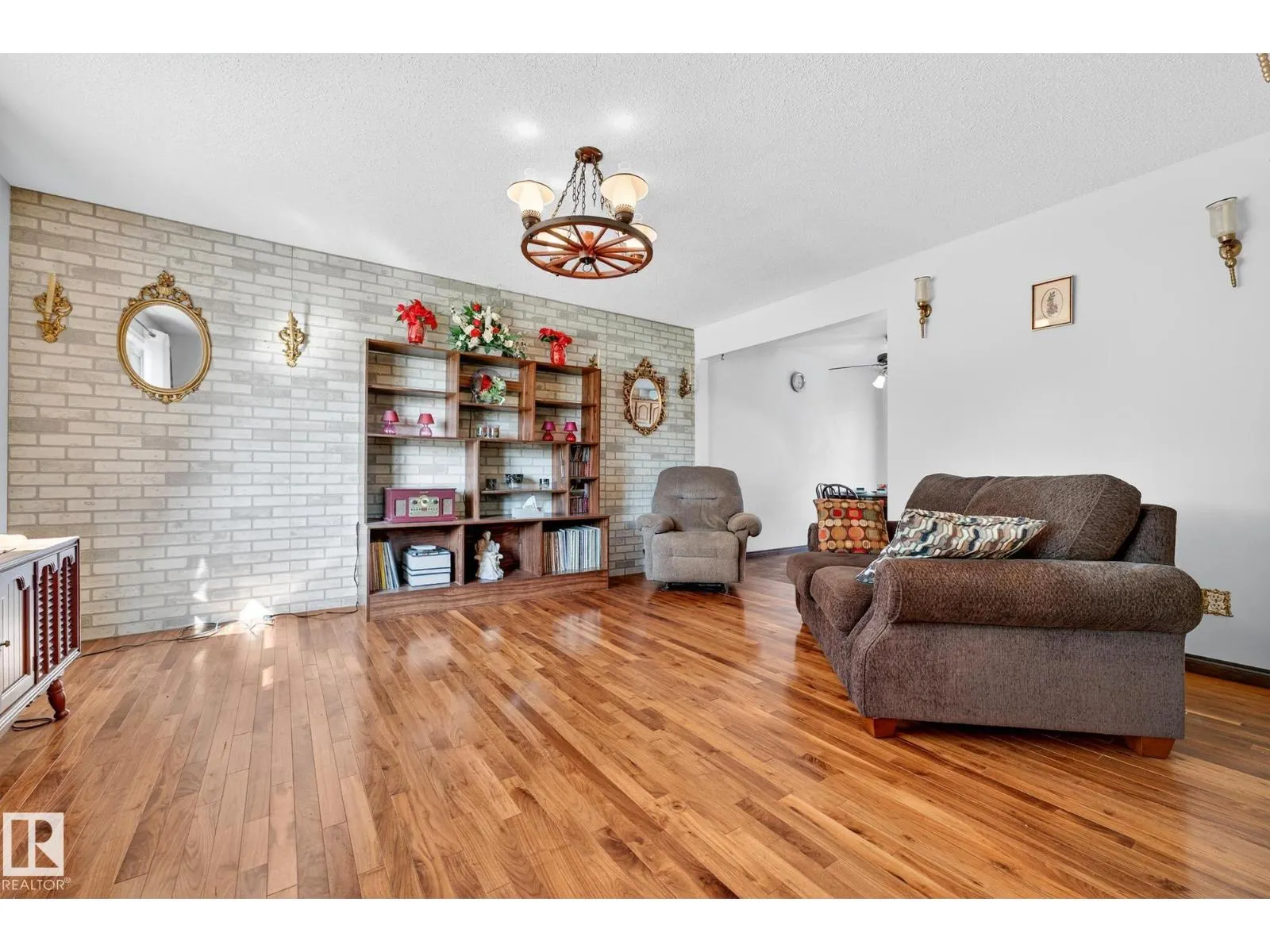 15211 95 ST NW