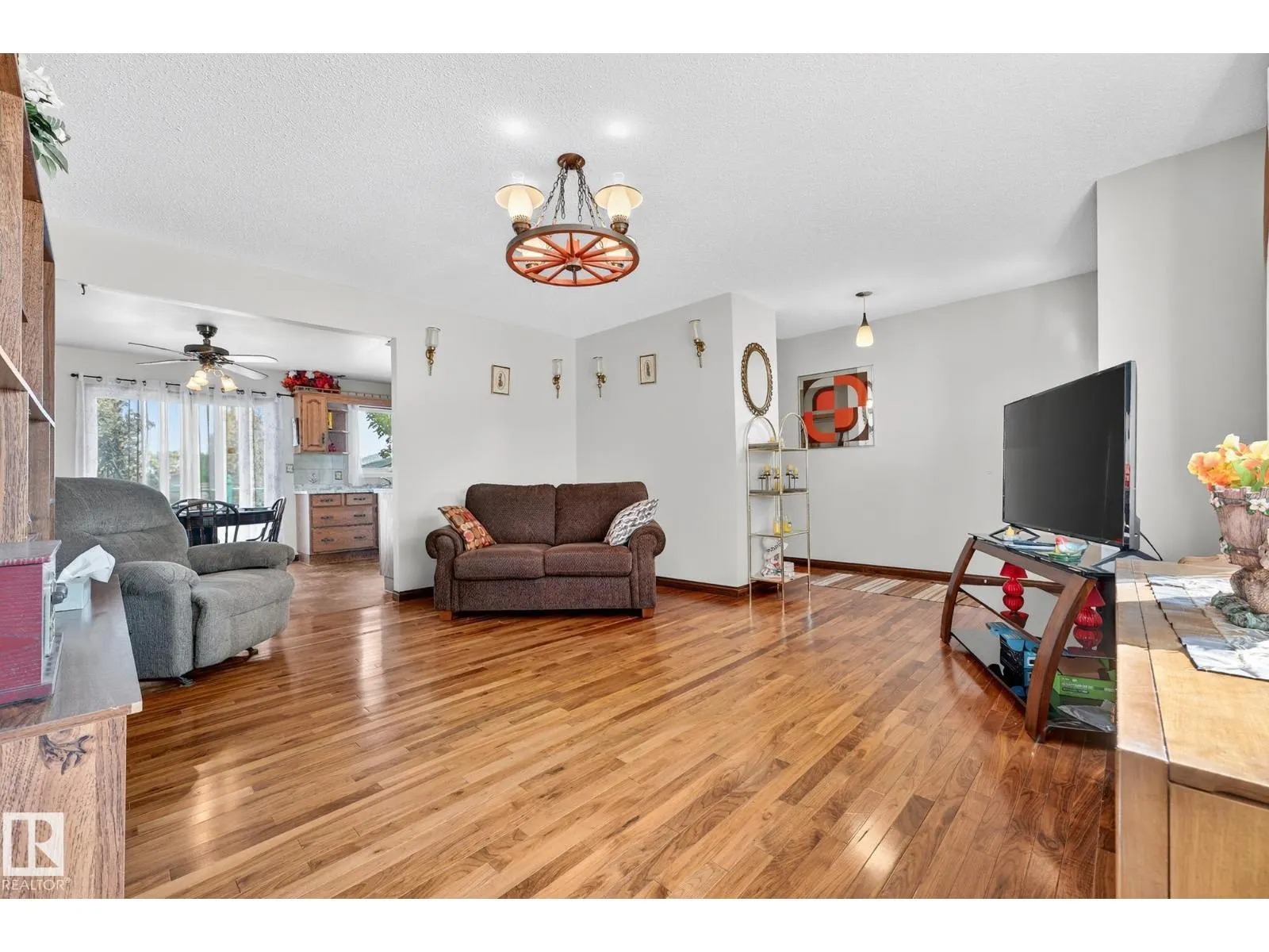 15211 95 ST NW