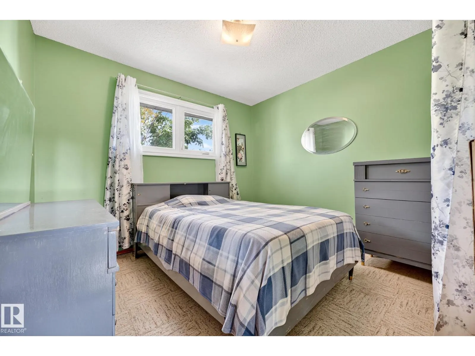 15211 95 ST NW