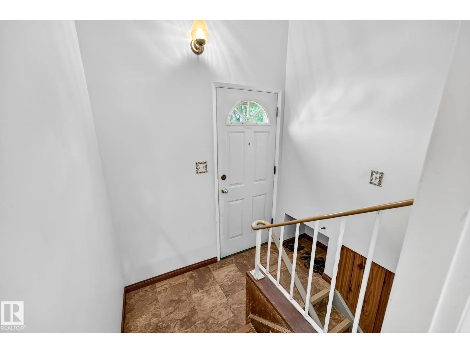 15211 95 ST NW