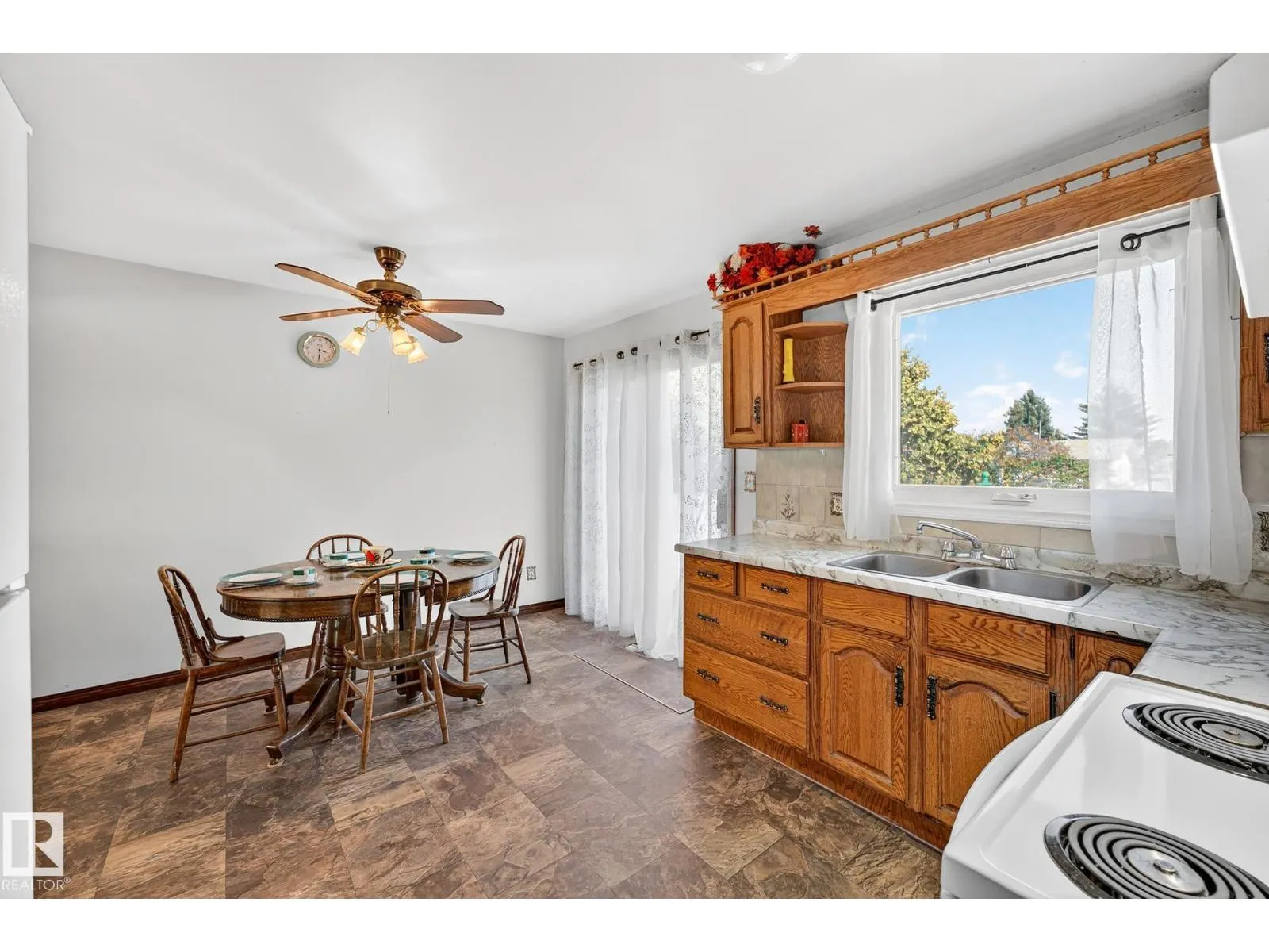 15211 95 ST NW