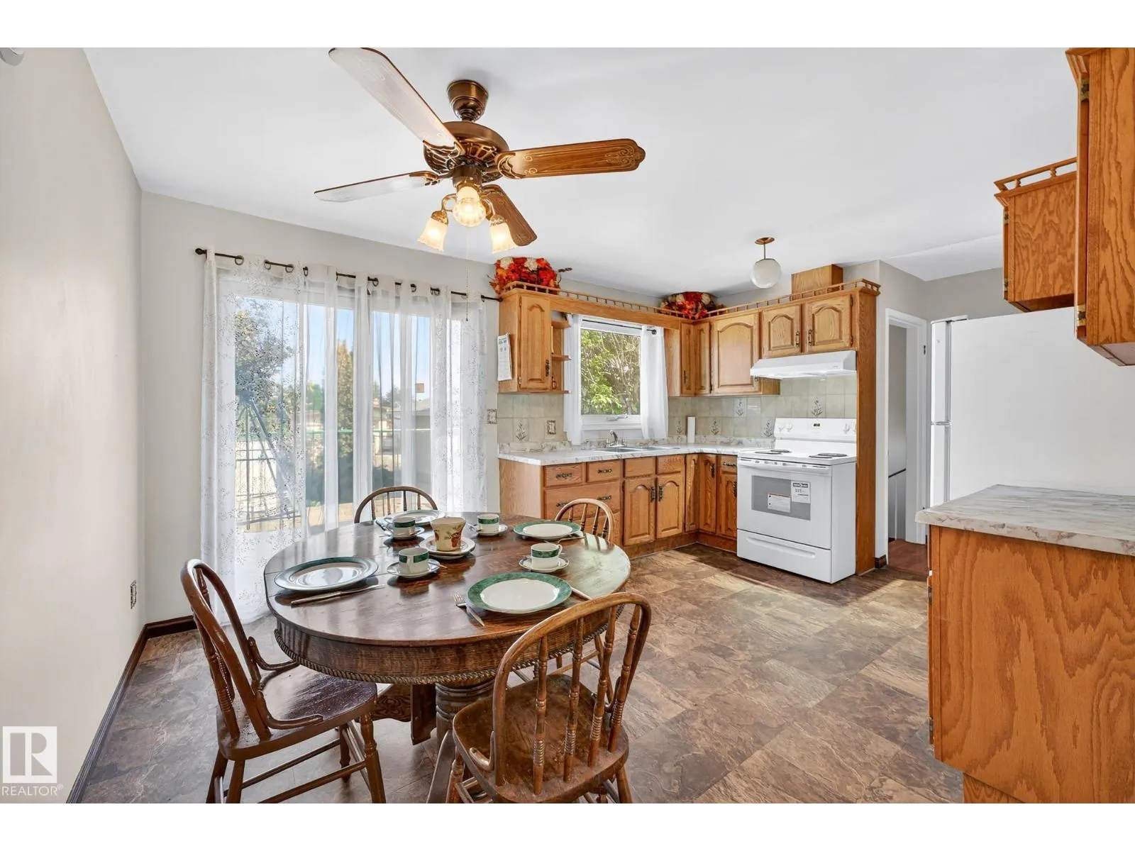 15211 95 ST NW