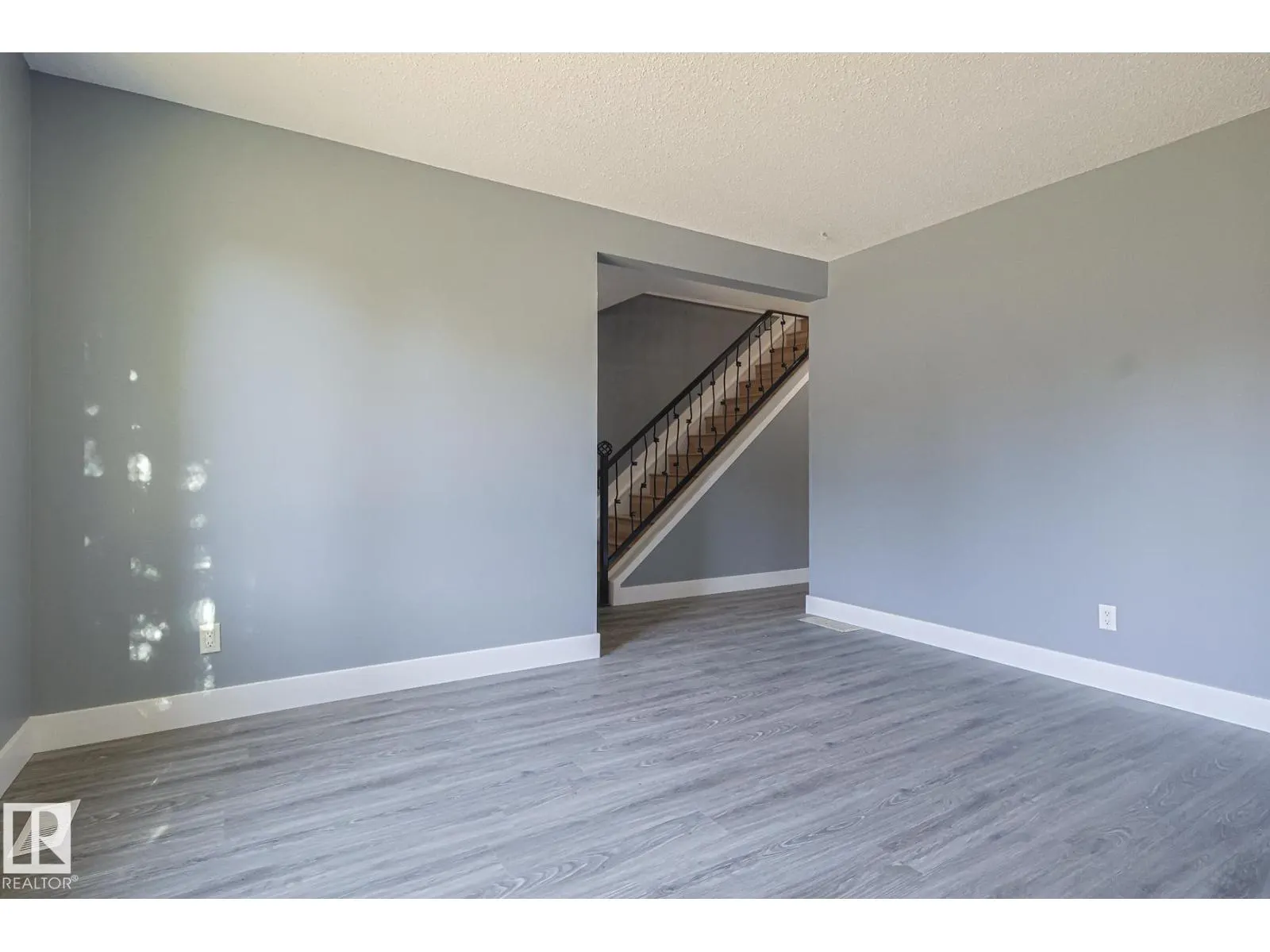 112 WELLINGTON CR