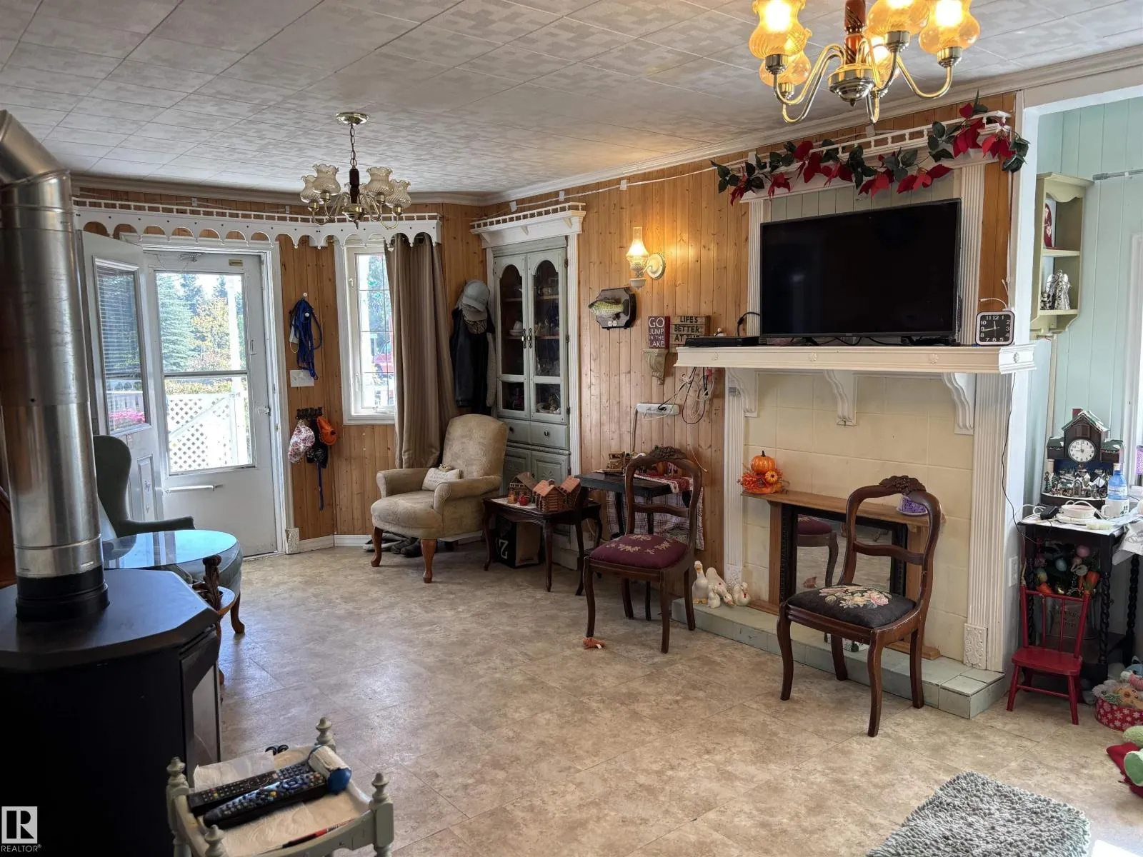 140 Russel DR