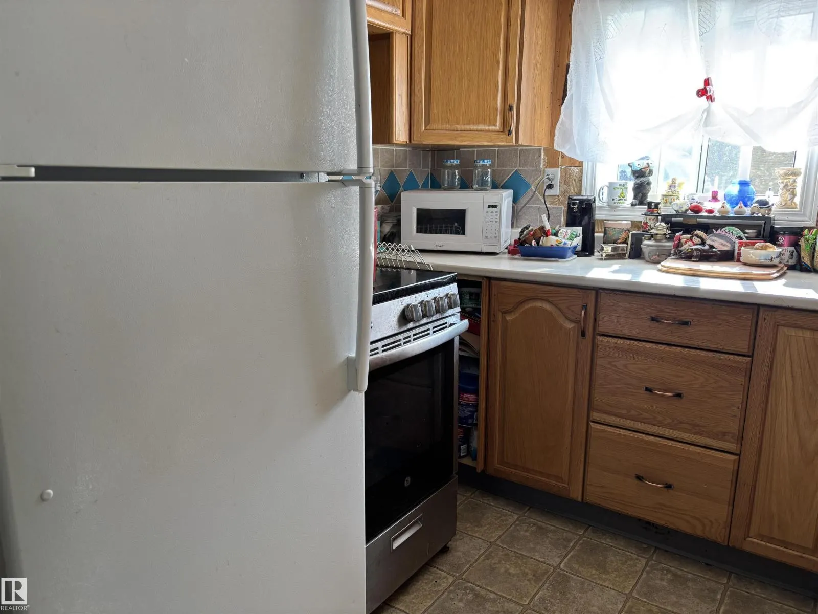 140 Russel DR