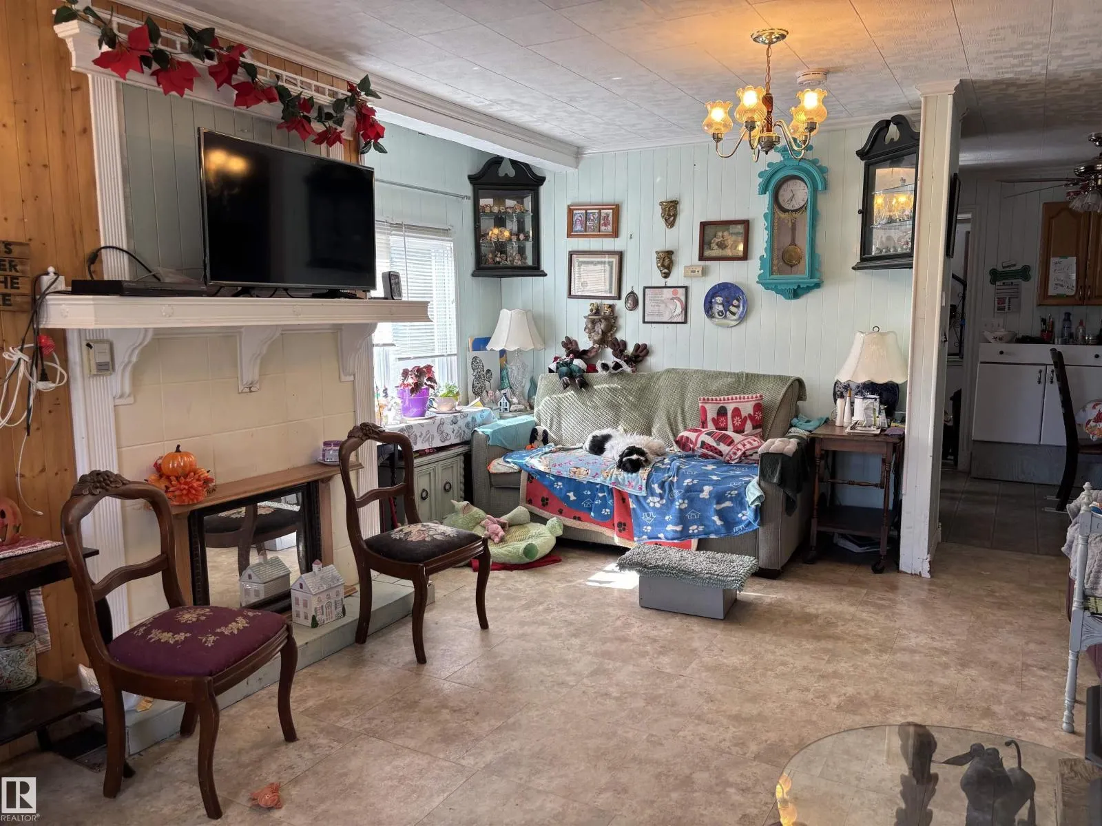 140 Russel DR