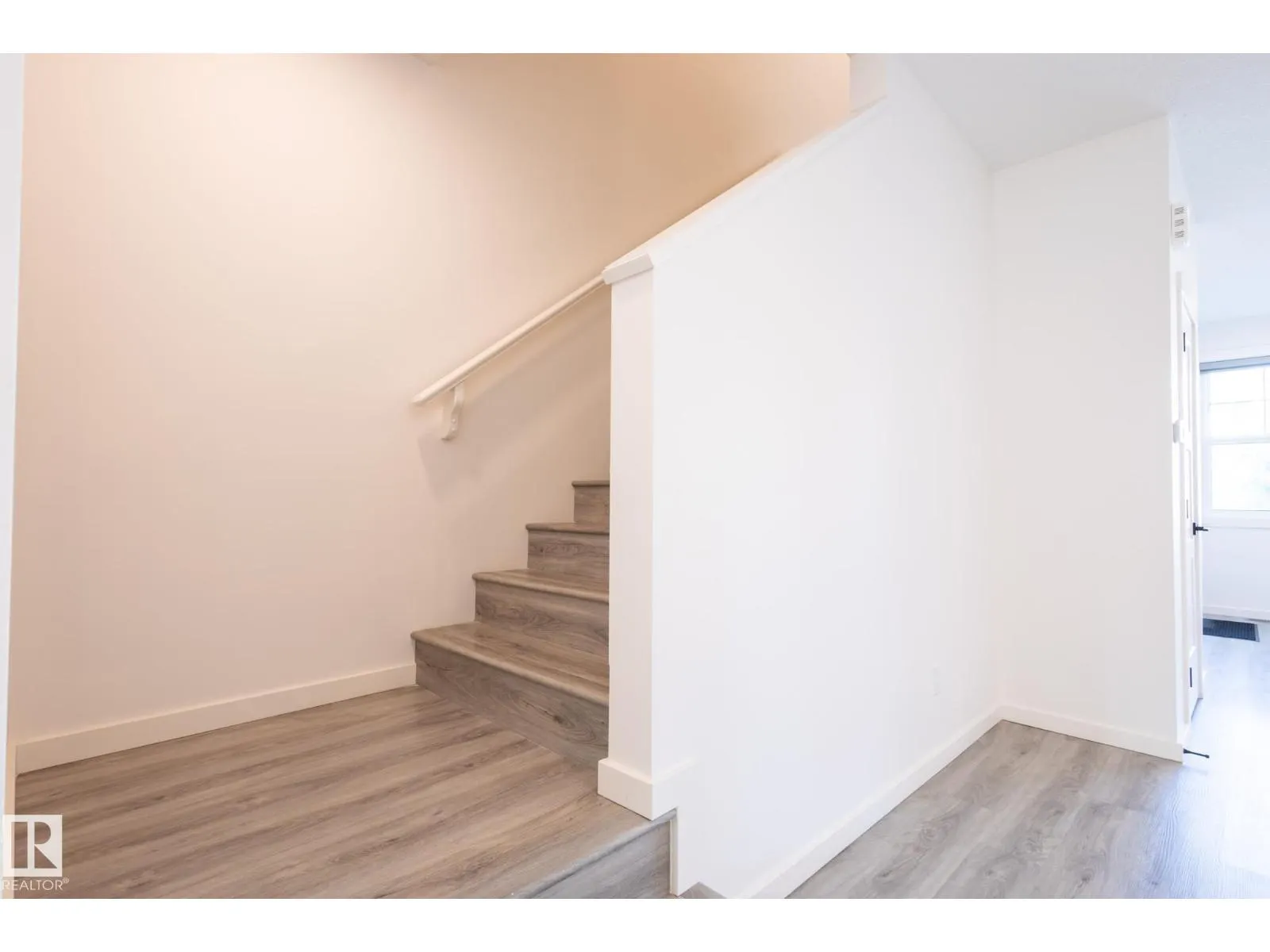 1215 PODERSKY WD SW