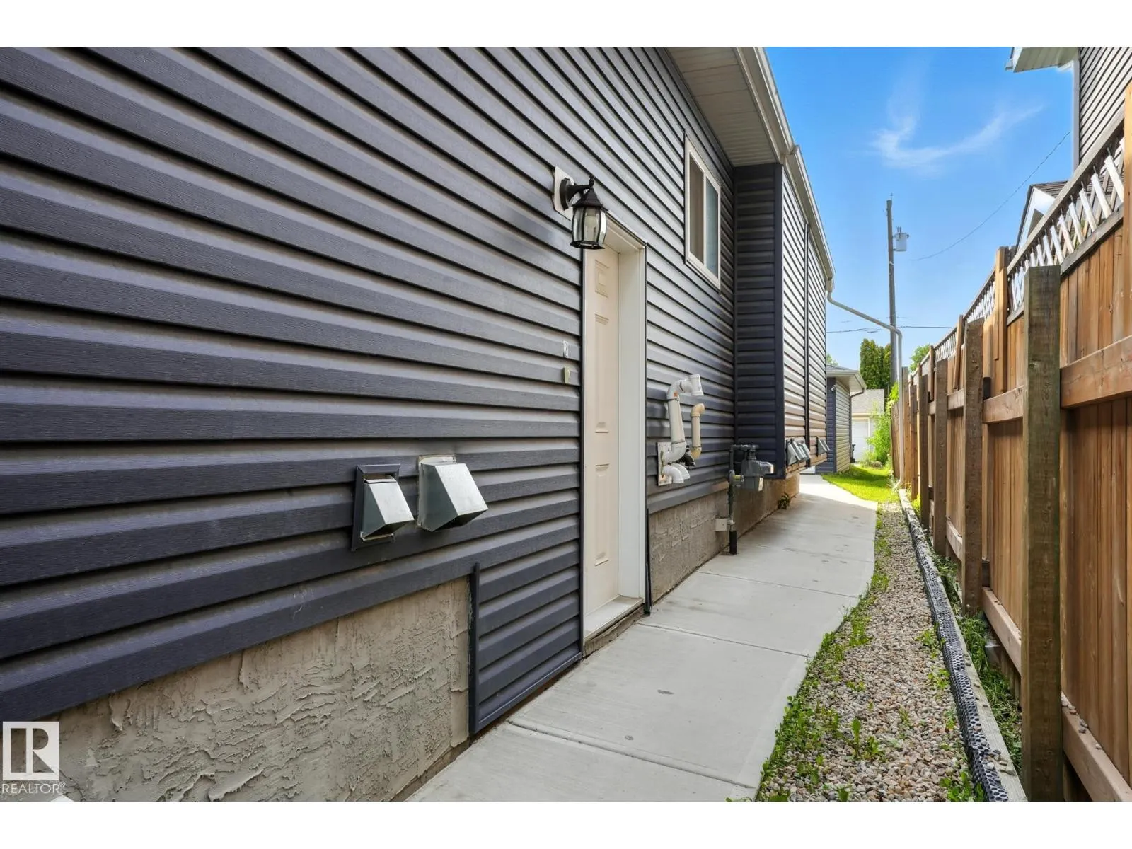 10438 154 ST NW