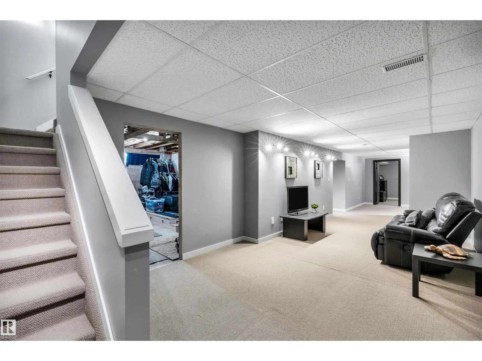 5111 52 ST