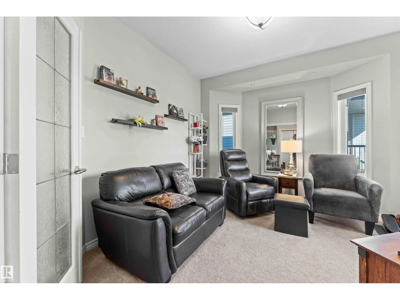 55 WILLOW WOOD LN