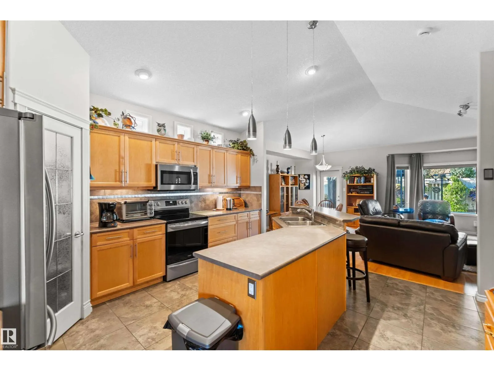 55 WILLOW WOOD LN