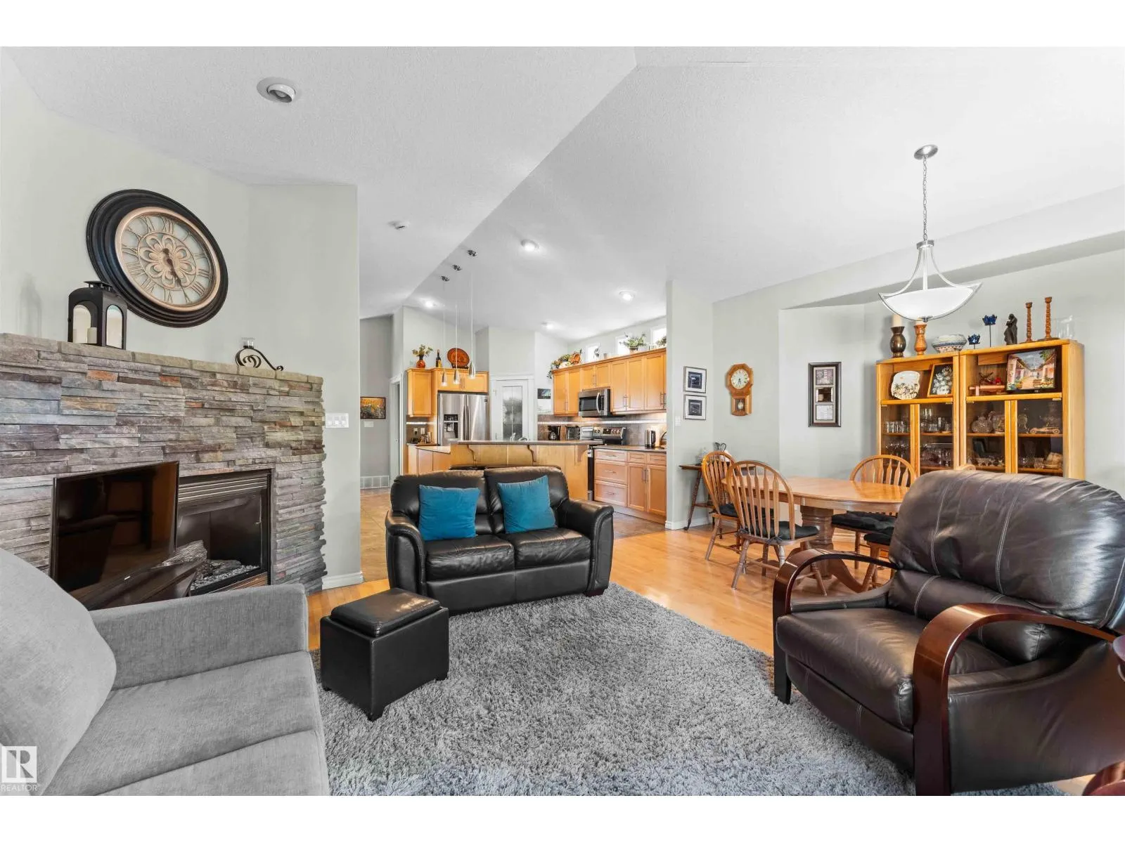55 WILLOW WOOD LN