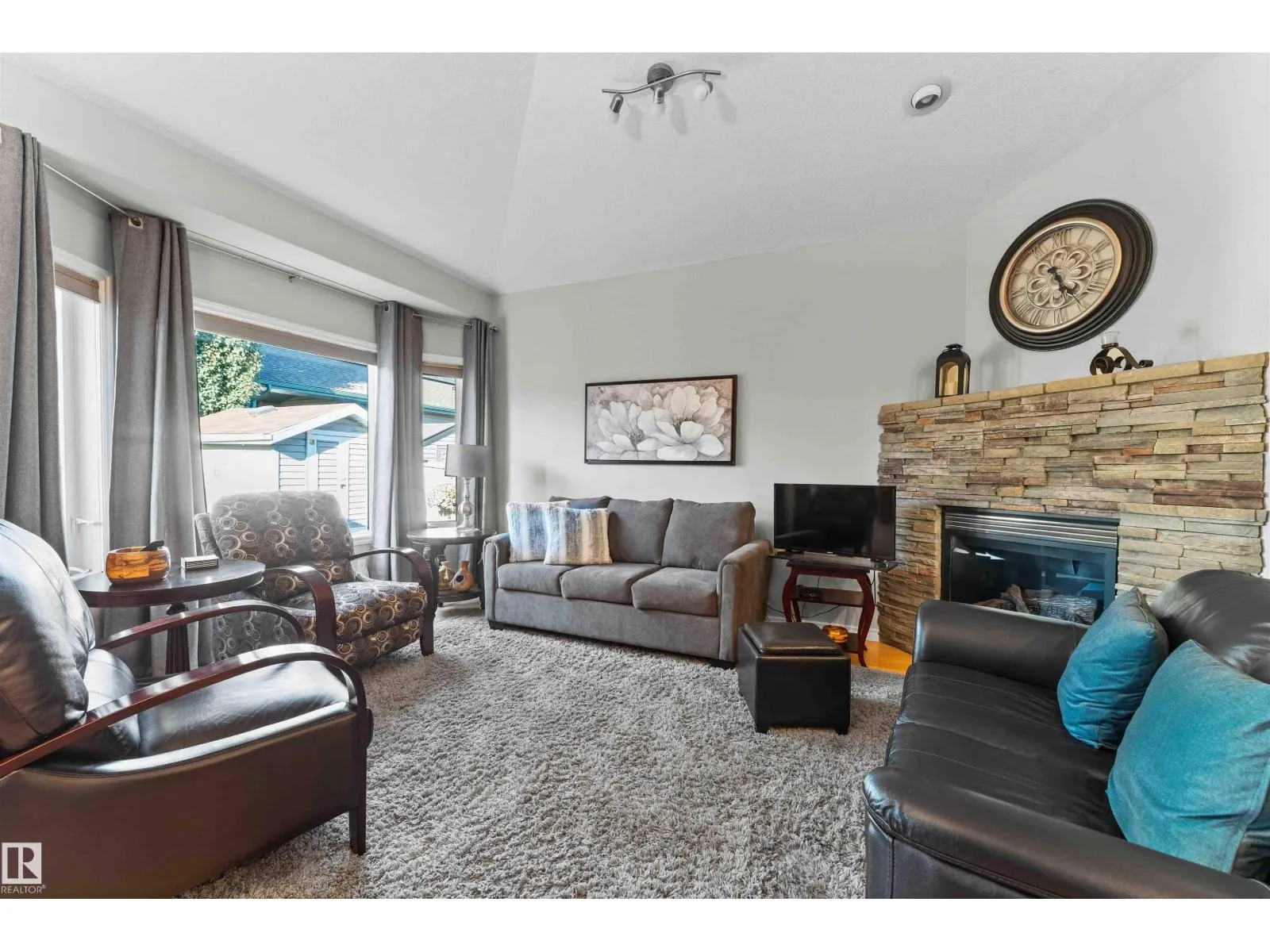55 WILLOW WOOD LN