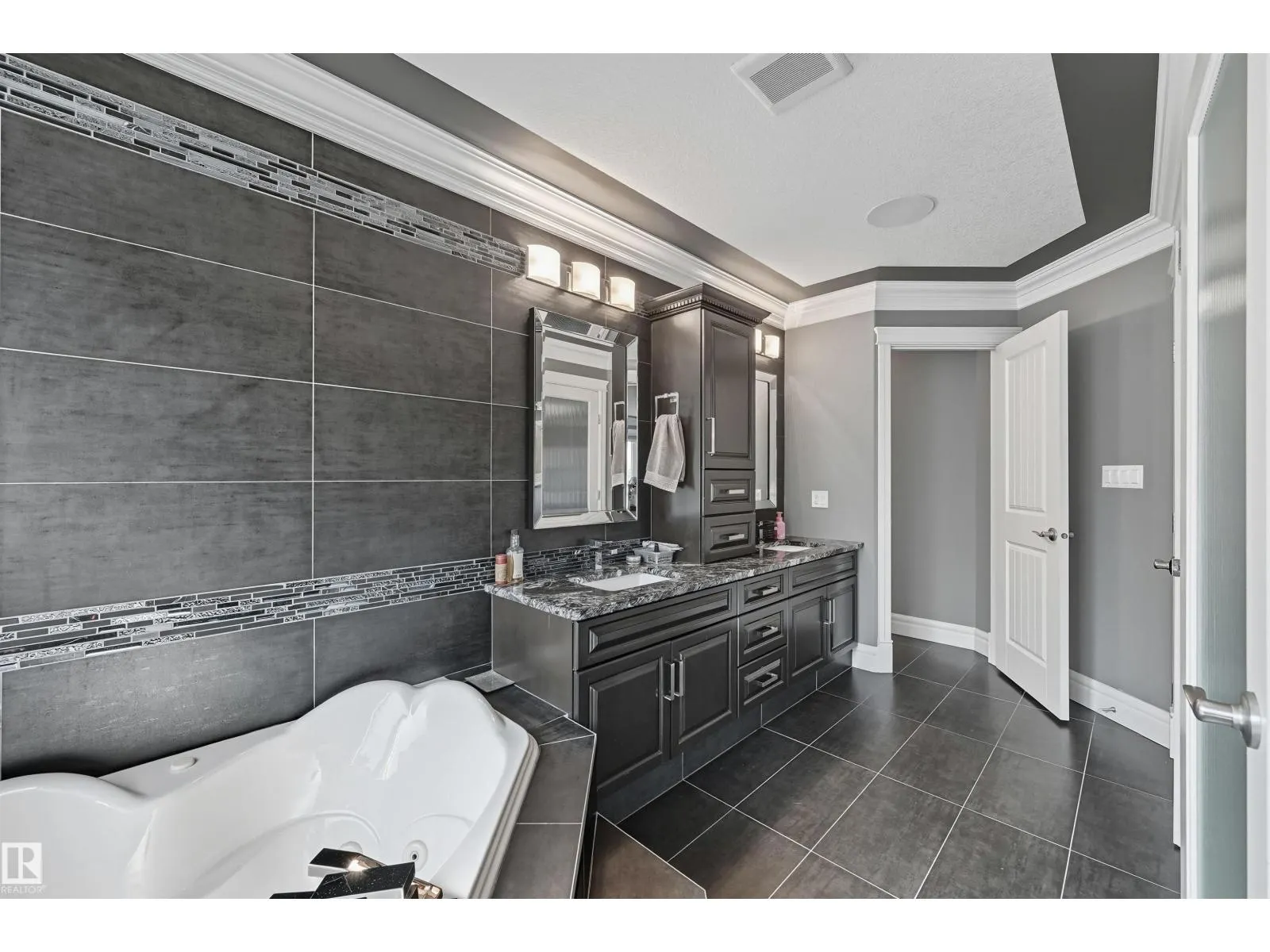1806 ADAMSON PT SW