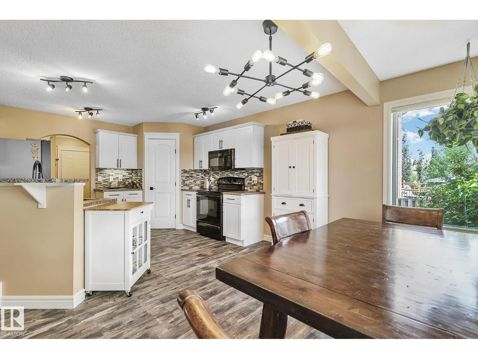 15 HARWOOD CO