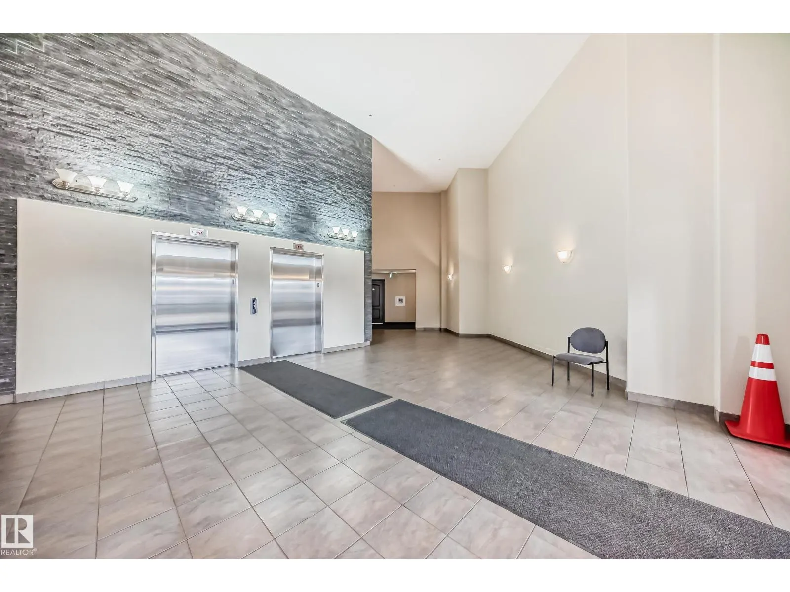 #403 5340 199 ST NW