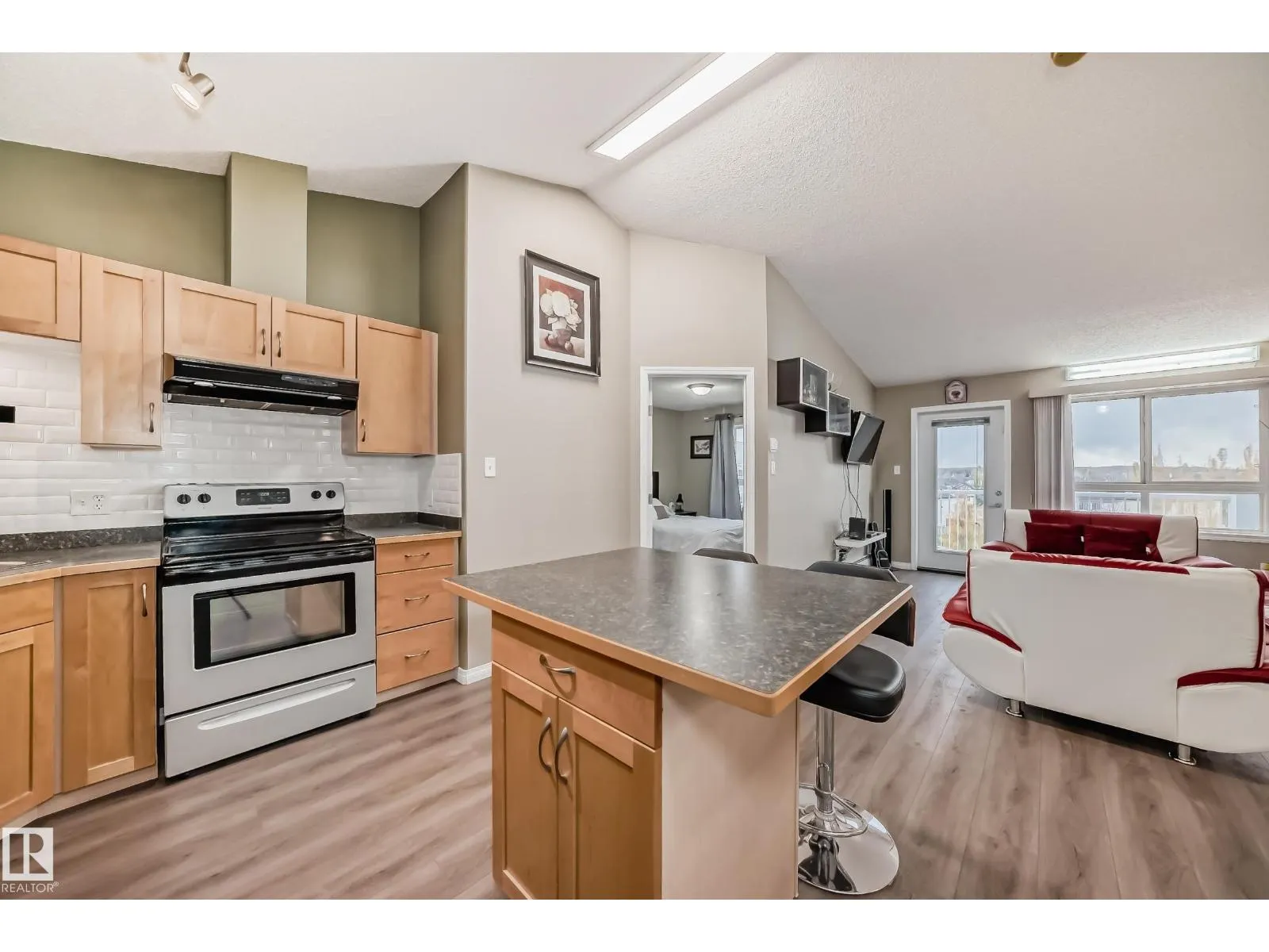 #403 5340 199 ST NW