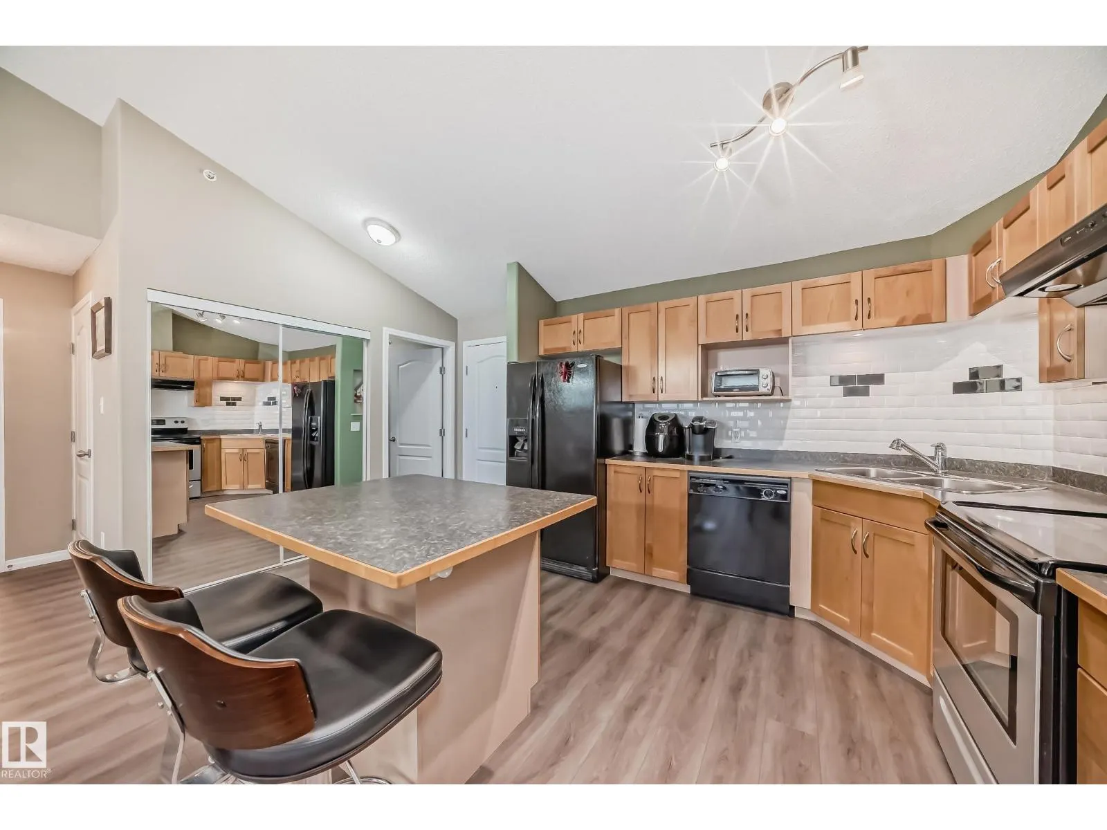 #403 5340 199 ST NW