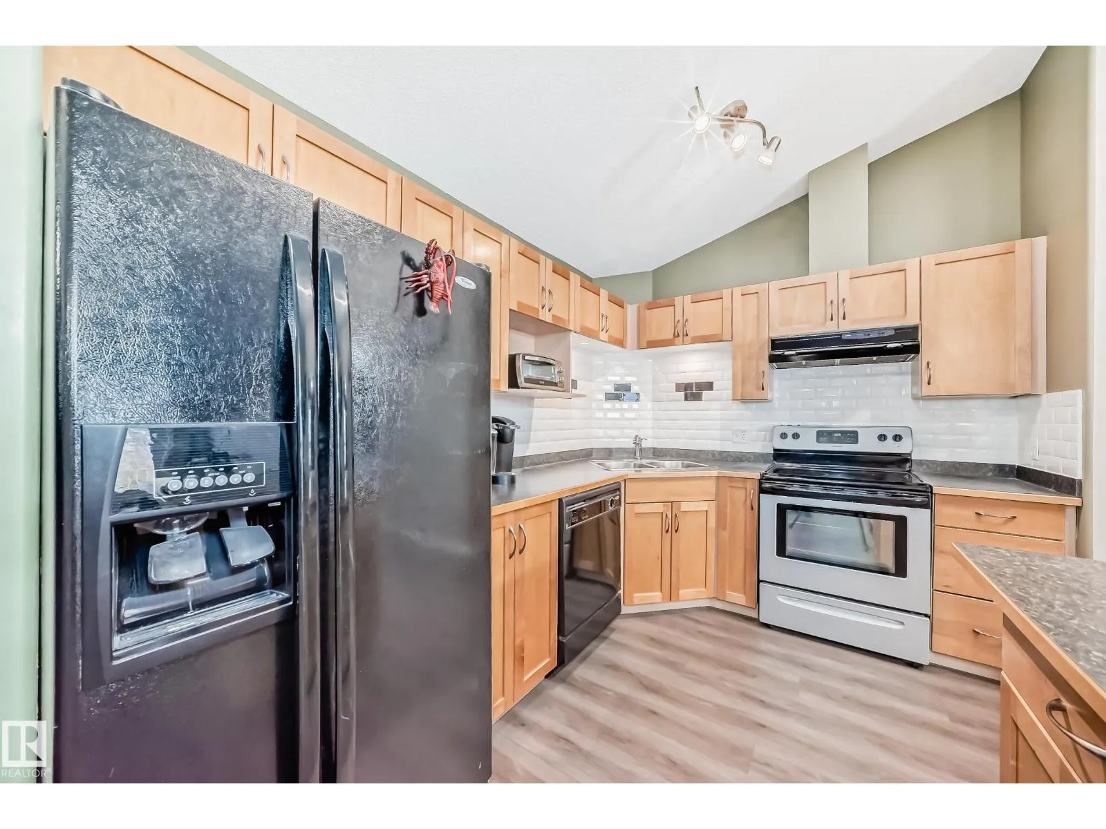 #403 5340 199 ST NW