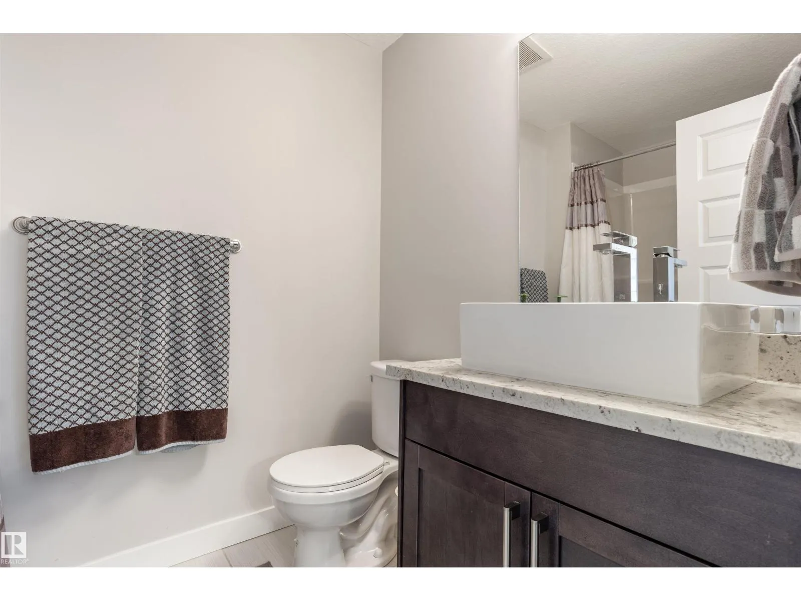 #307 5151 Windermere BV NW NW