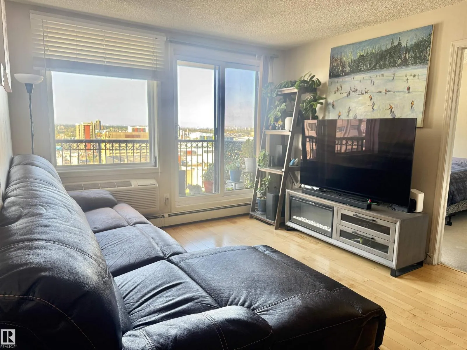 #1704 10180 104 ST NW