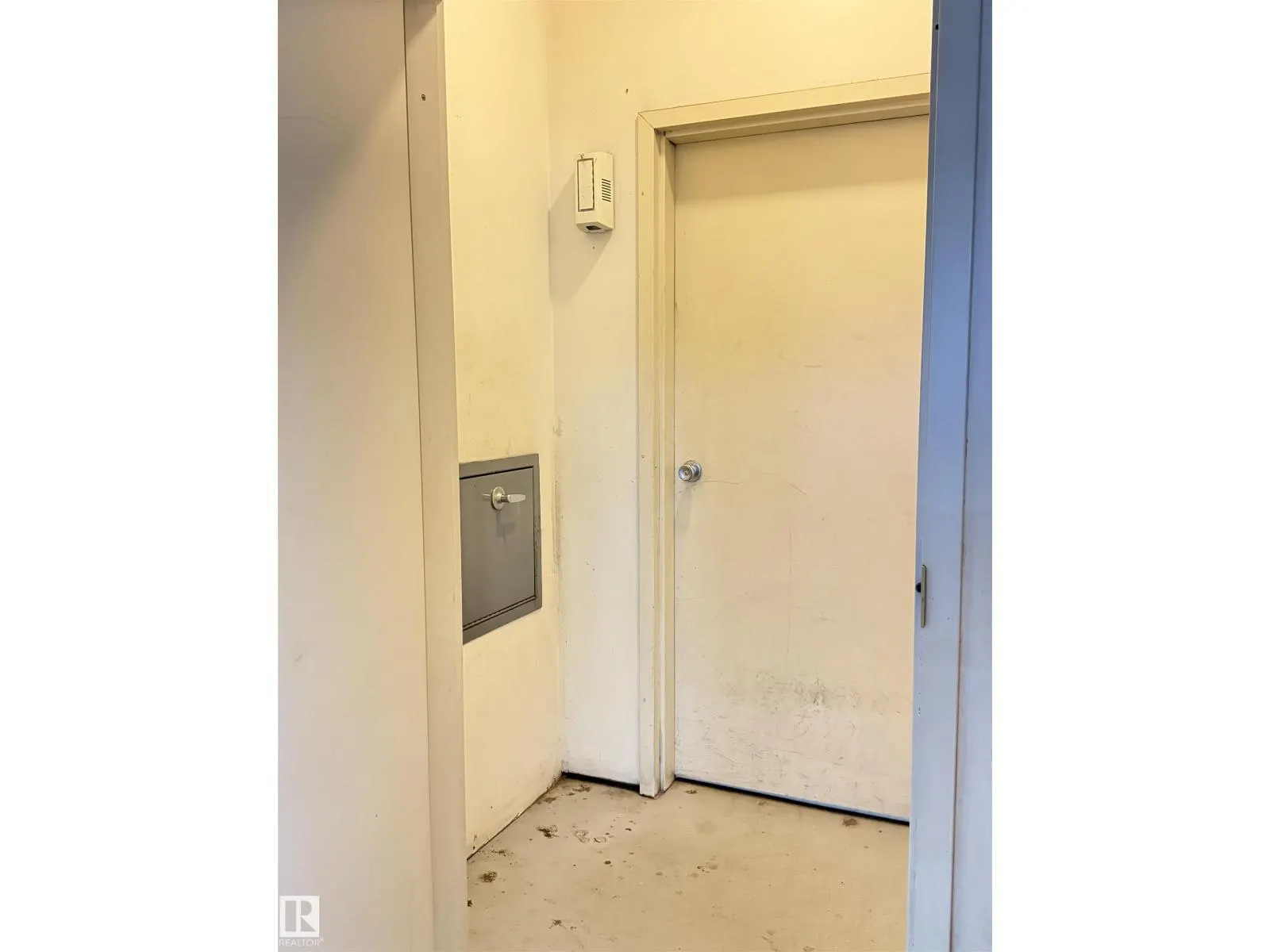 #1704 10180 104 ST NW