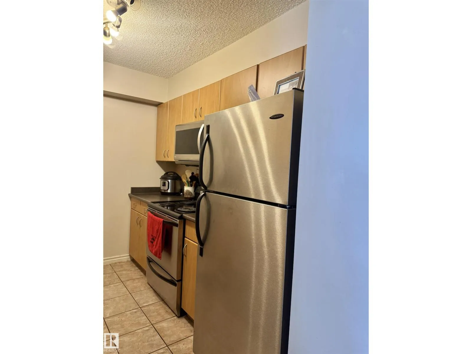 #1704 10180 104 ST NW