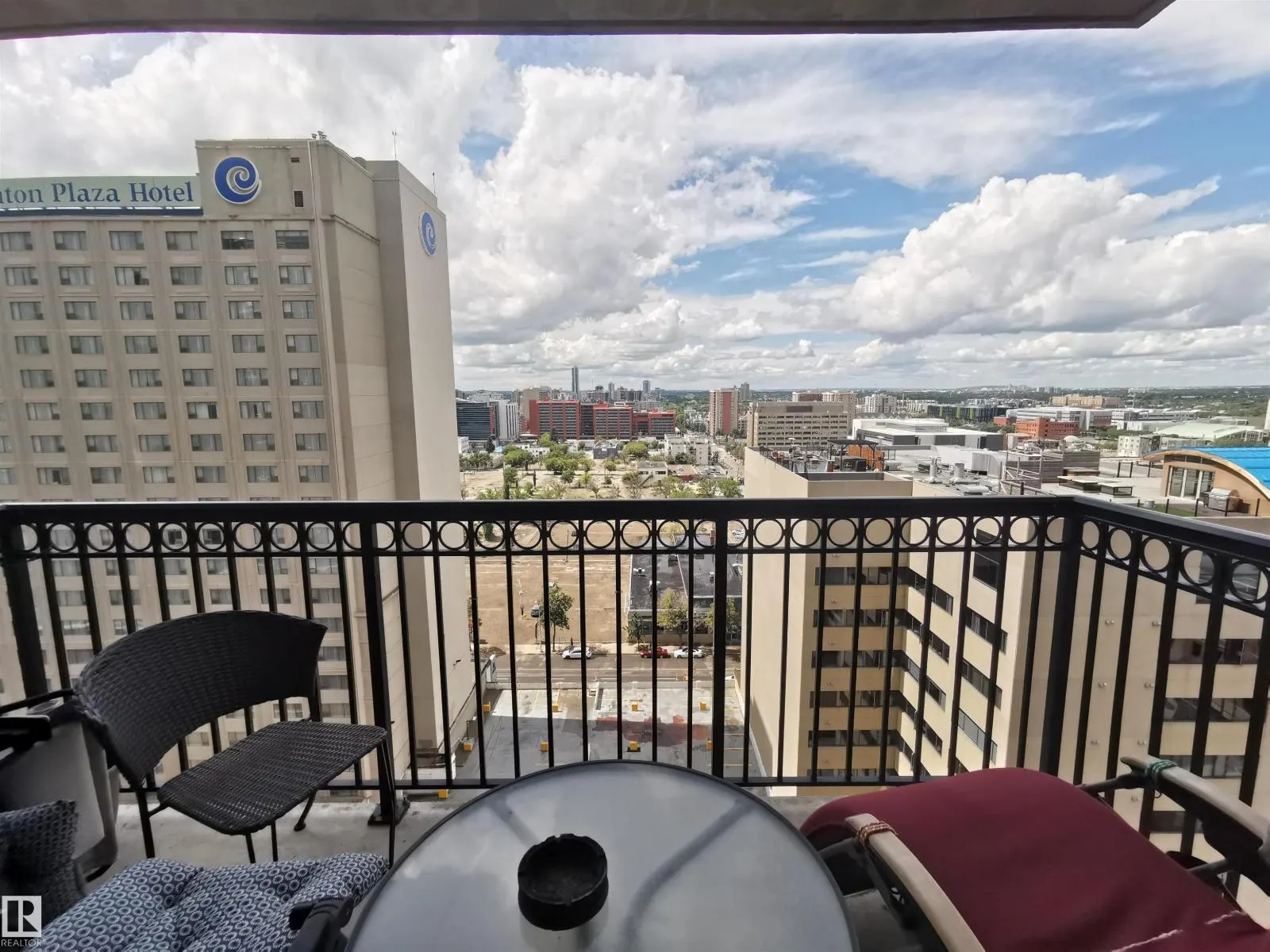 #1704 10180 104 ST NW