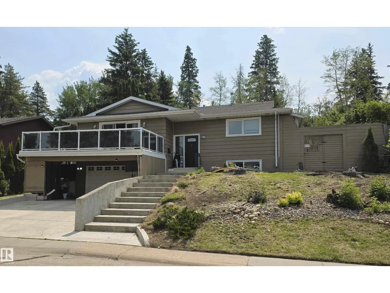 37 MANCHESTER DR