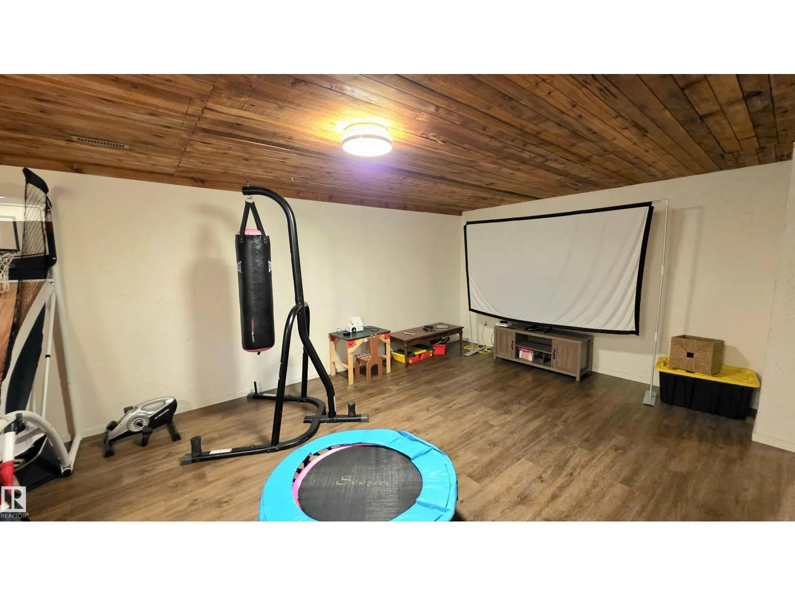 37 MANCHESTER DR