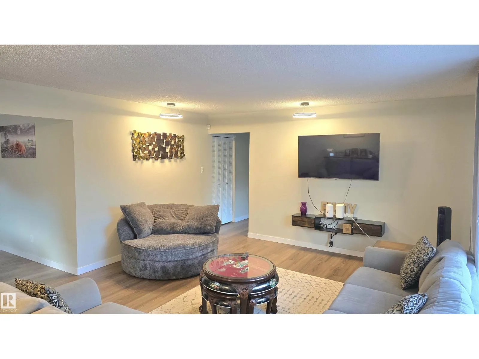 37 MANCHESTER DR