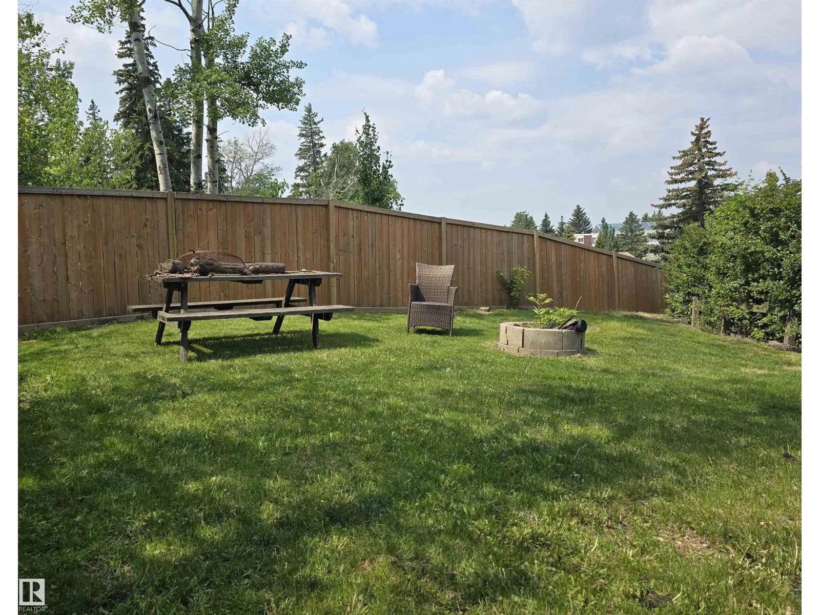 37 MANCHESTER DR