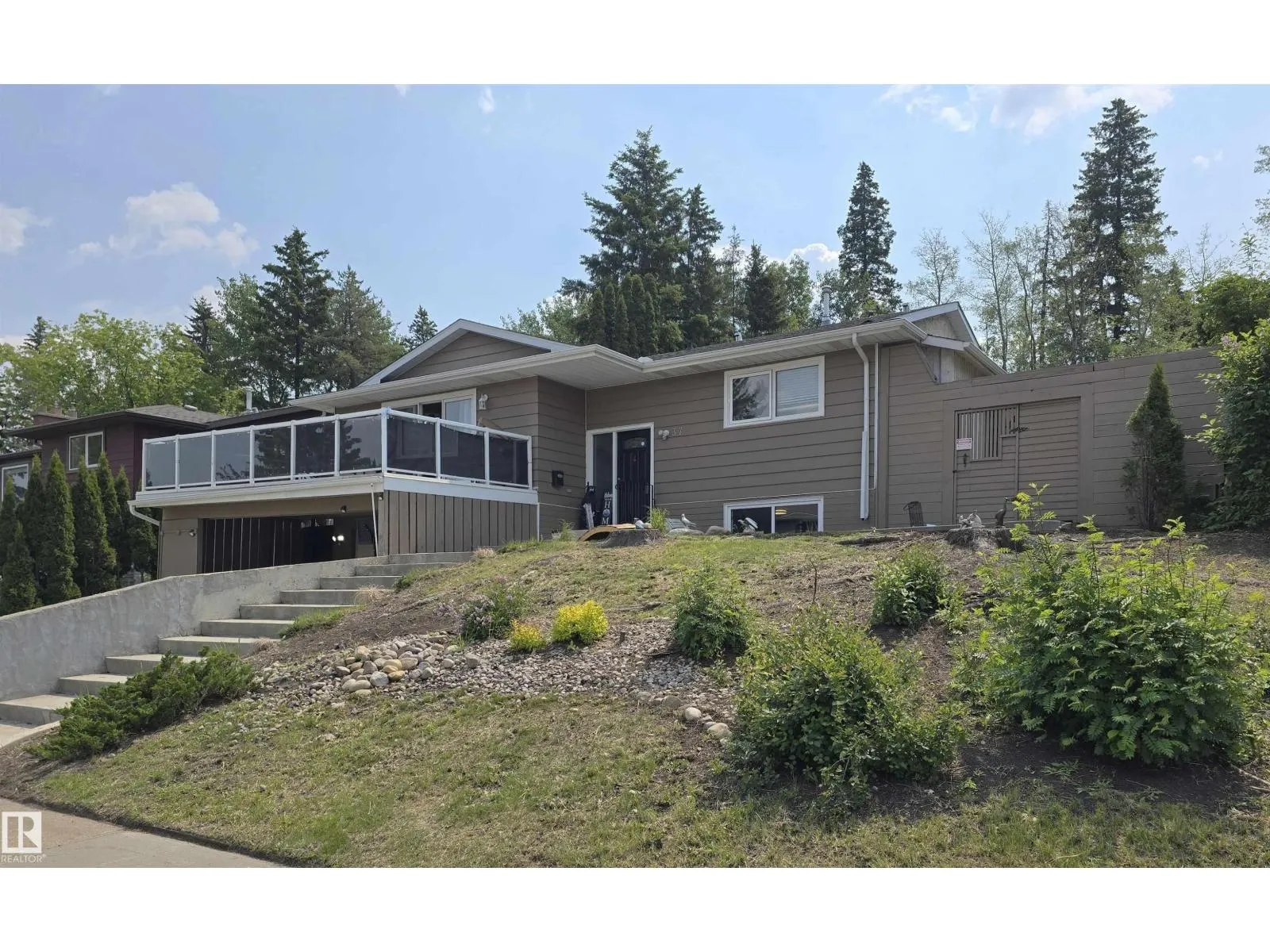 37 MANCHESTER DR