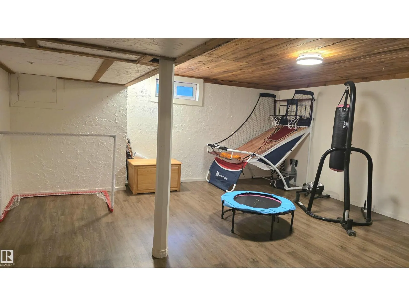 37 MANCHESTER DR