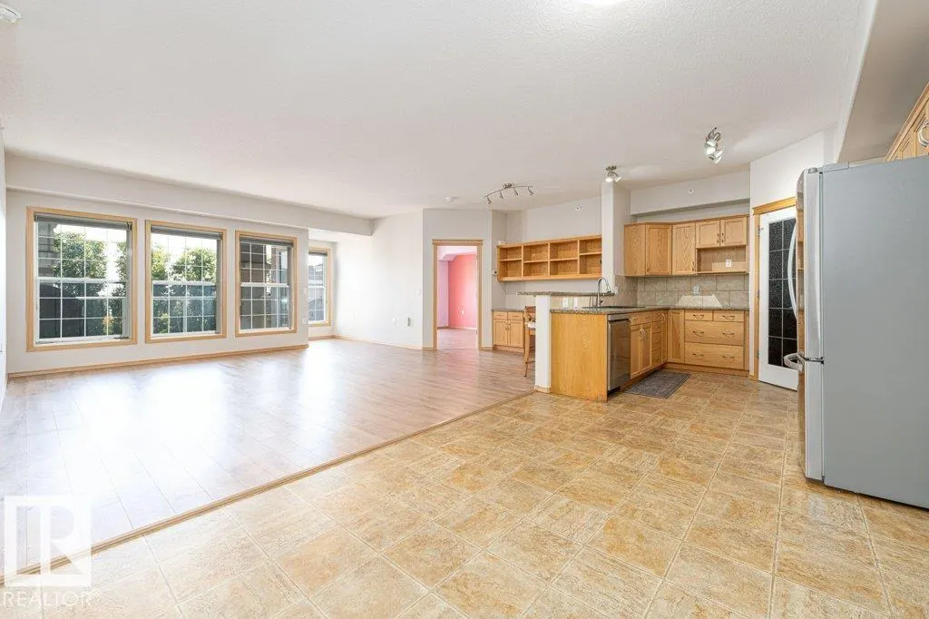 #407 45 INGLEWOOD DR