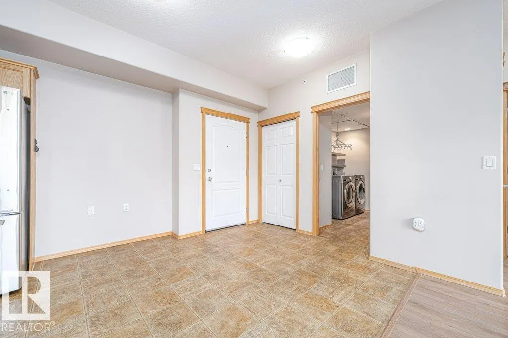 #407 45 INGLEWOOD DR